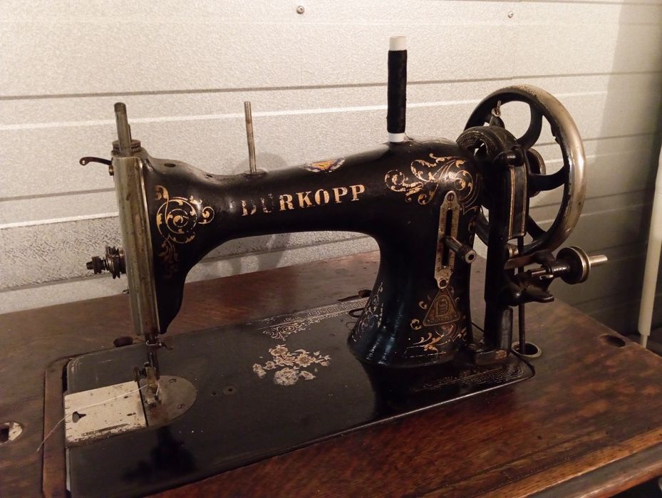 Retro maszyna do szycia – klasyka w doskonałym stanie!