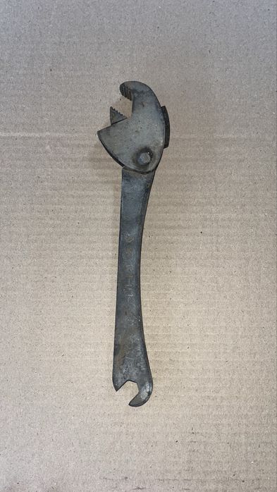 Ключ старинный самозажимной б/у