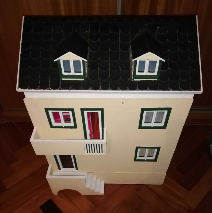 Grande casa de bonecas antiga