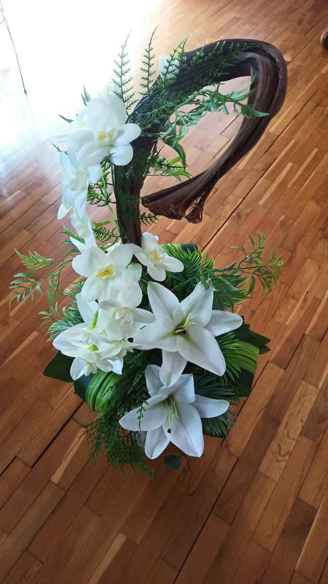 Nowa kompozycja kwiatowa Piękny Stroik/dekoracja wysoki w białej donic