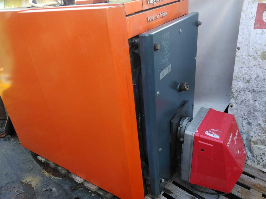 Kocioł olejowy Viessmann 220 kW Paromat Triplex na olej opałowy