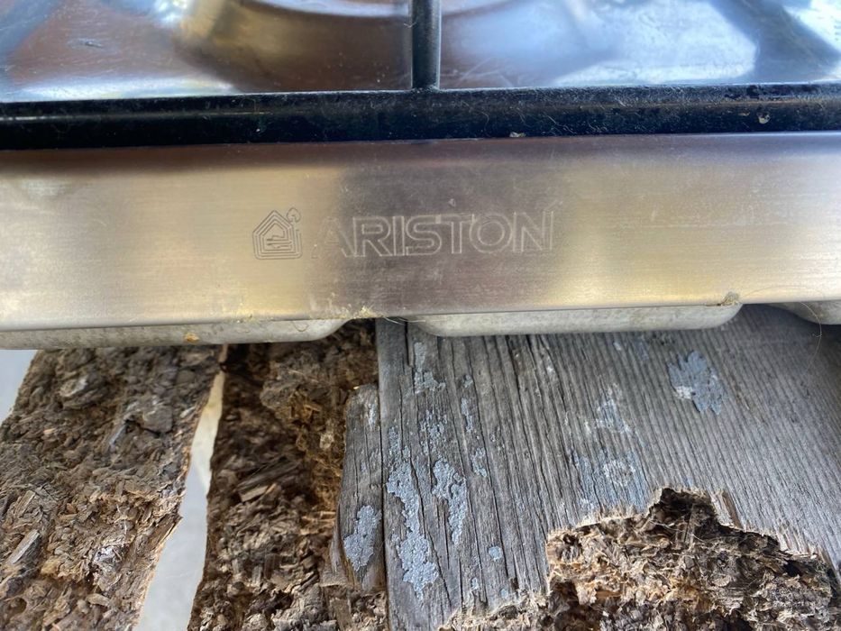 Газова поверхня Ariston