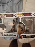 Dois funko pops da serie Stranger Things