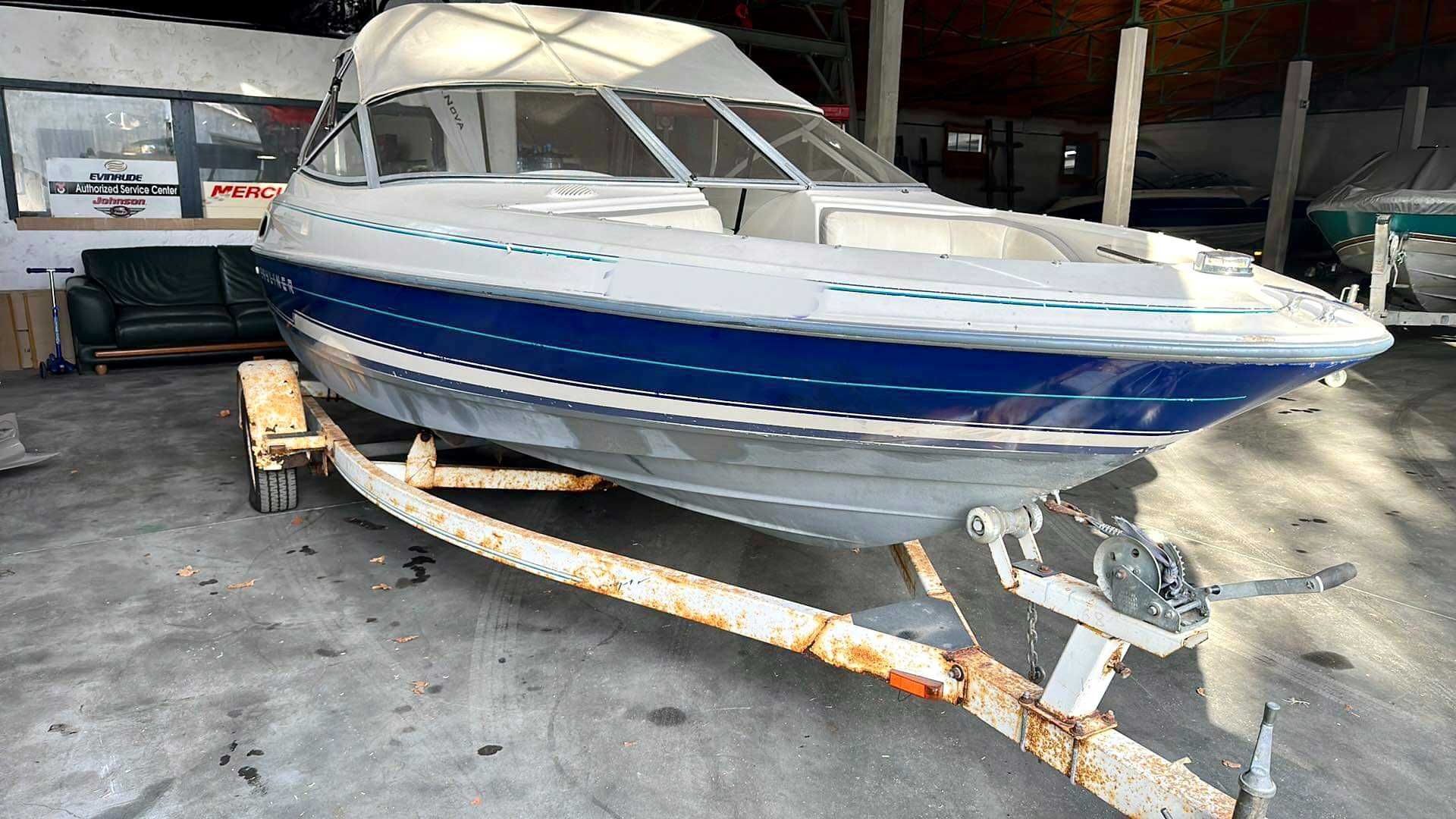 Barco Bayliner Capri 1750LS + Atrelado