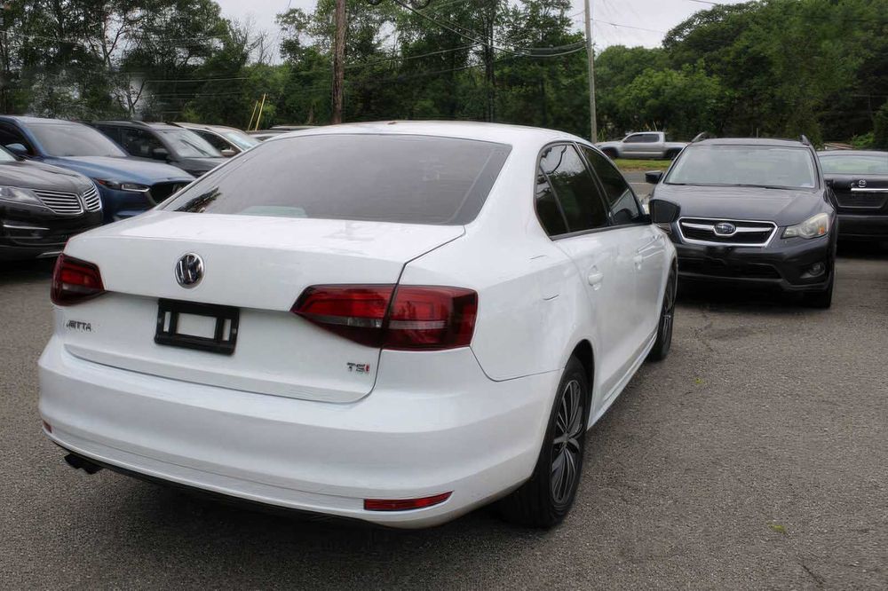 Volkswagen Jetta      2018