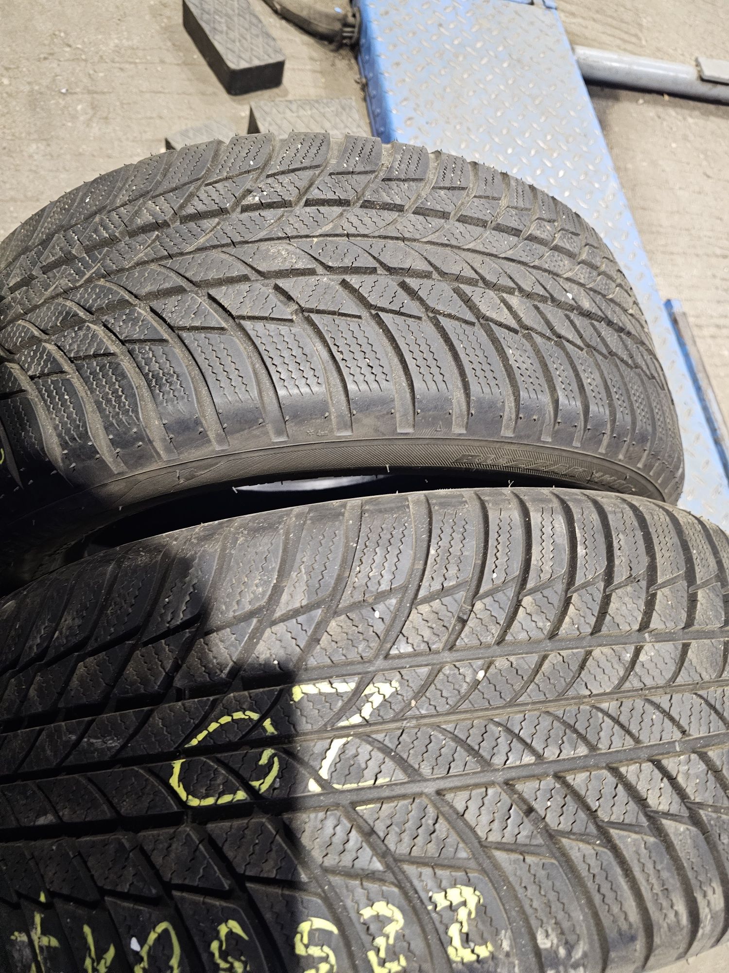Opony Zimowe 2szt-R17 225/50-Bridgestone-7mm-20rok