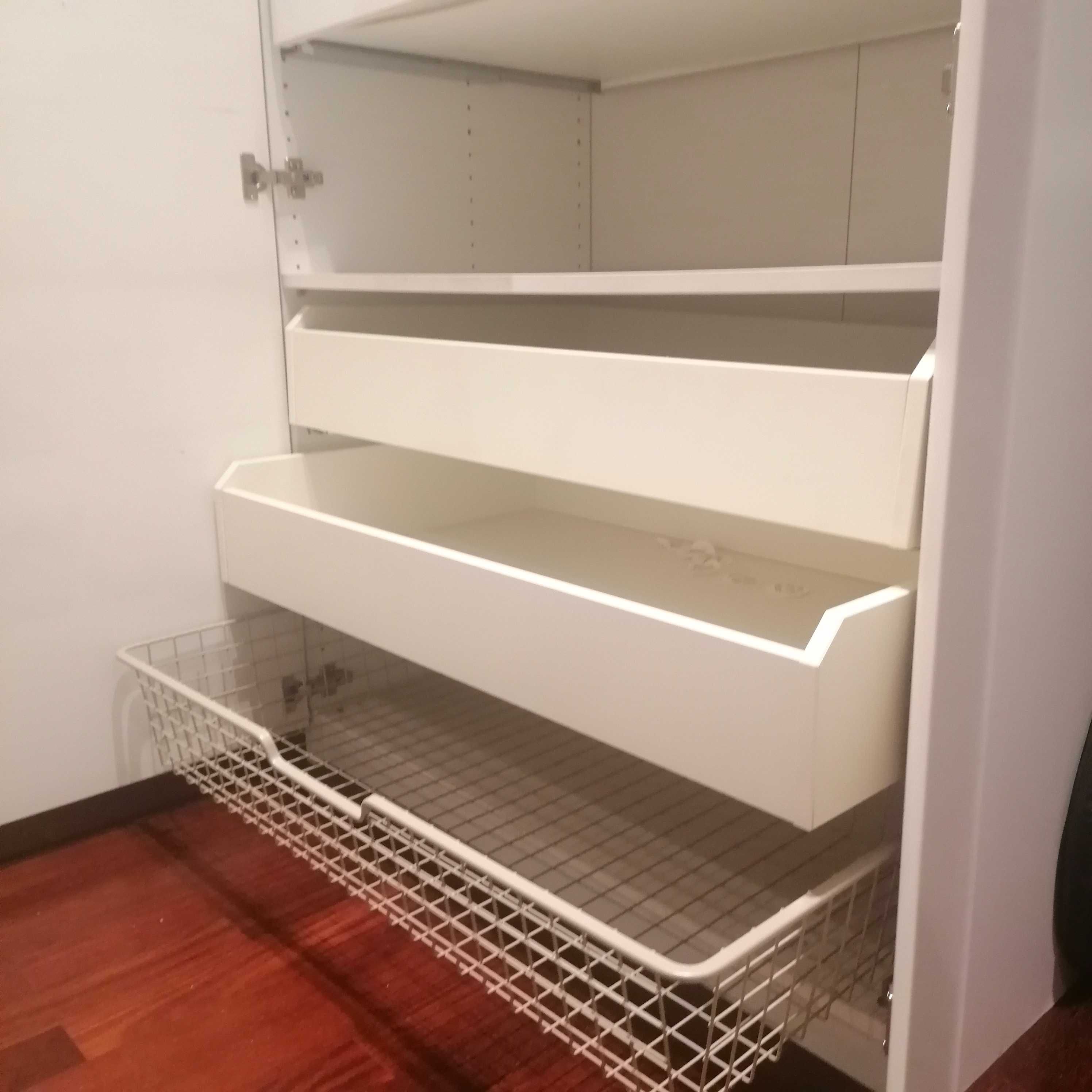 Roupeiro IKEA 2 +1 porta