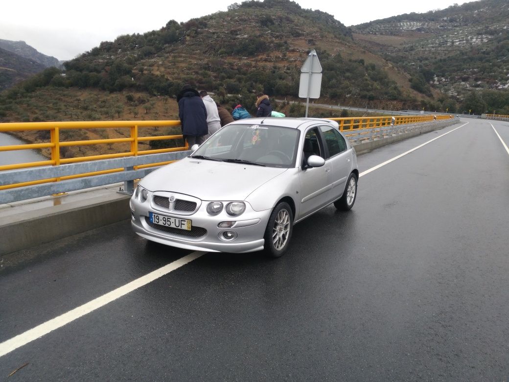 MG ZR para peças