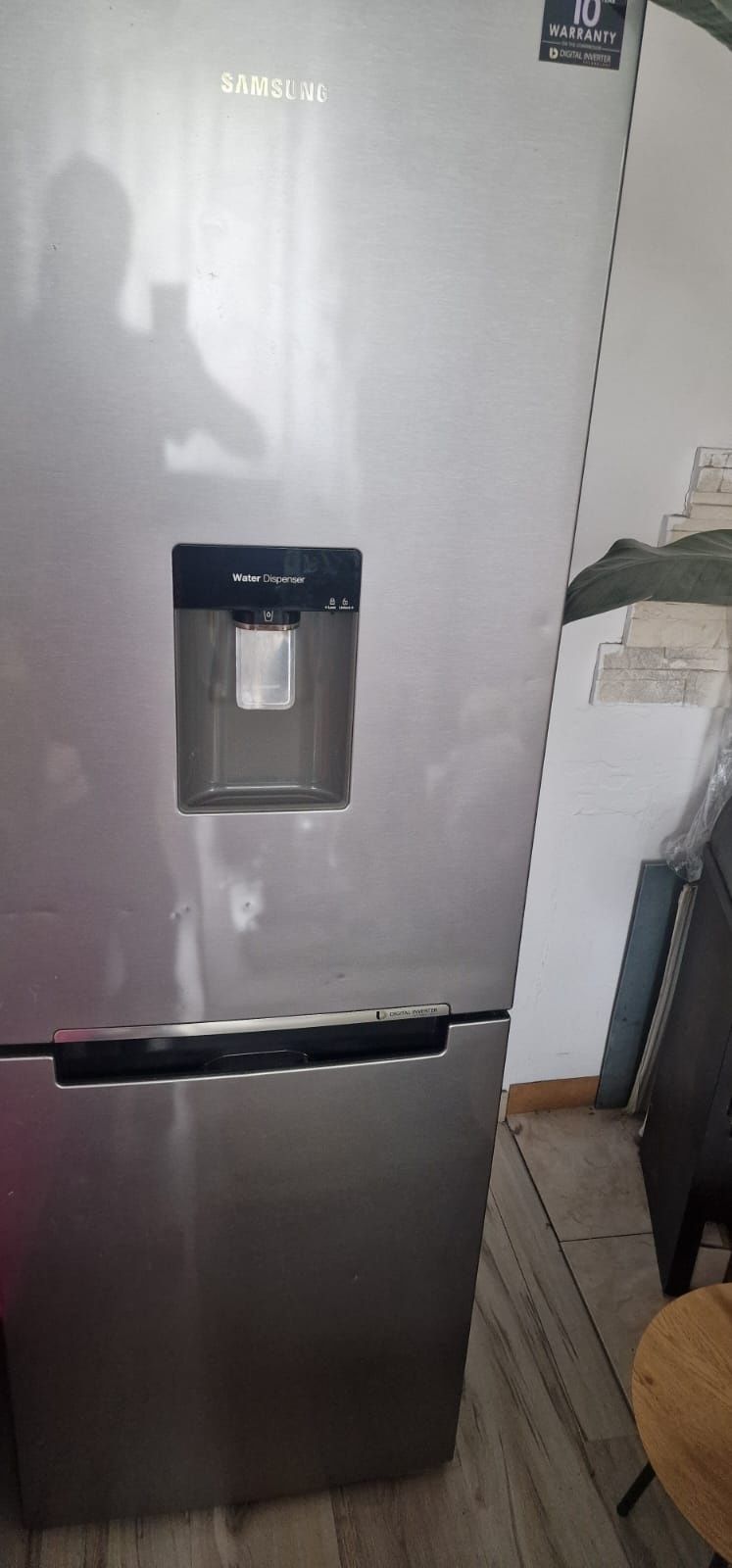 Lodowka samsung z podajnikiem wody srebrna