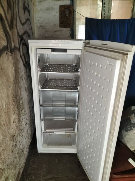 Продам морозильную камеру