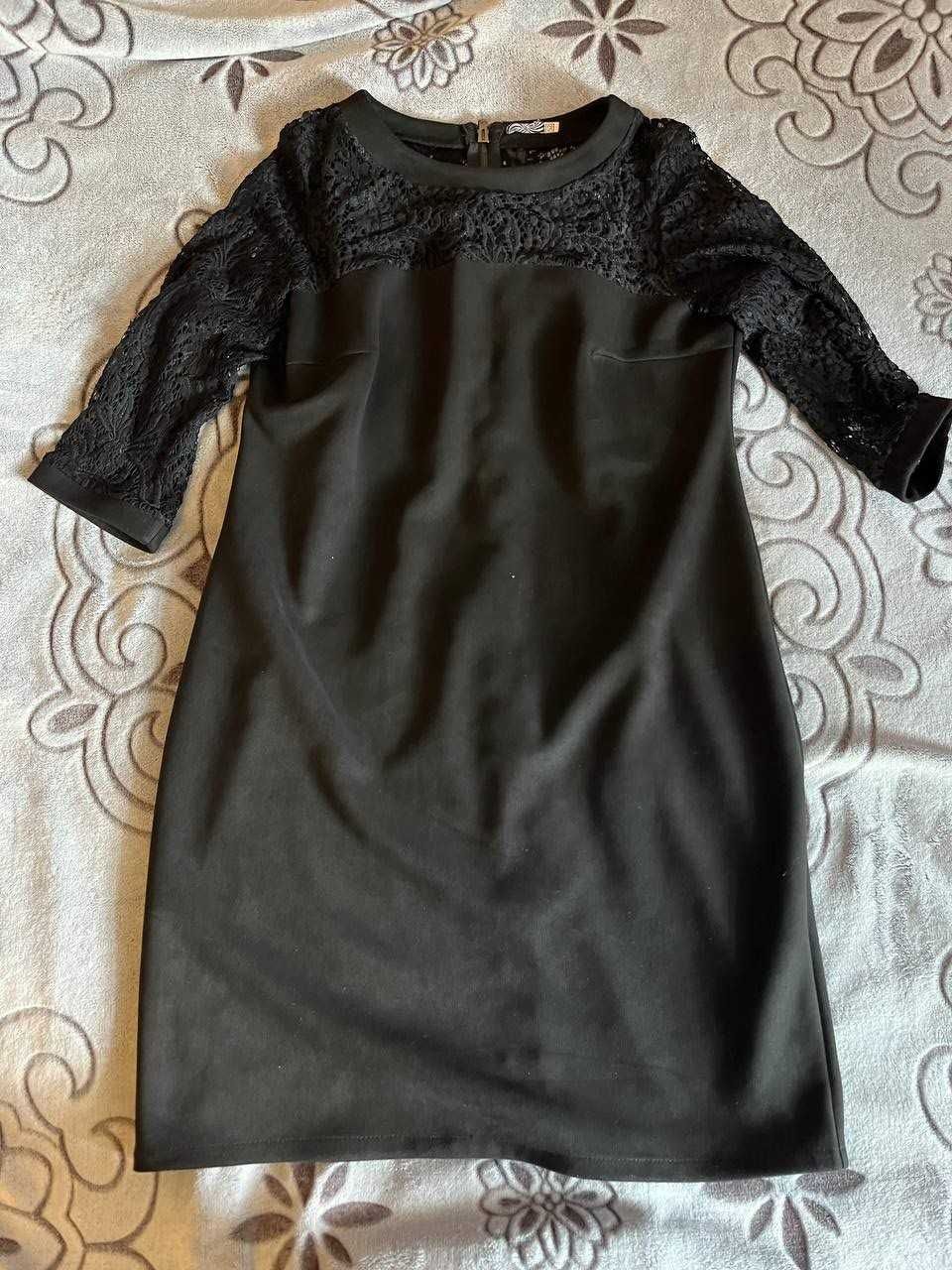 чорна замшева сукня