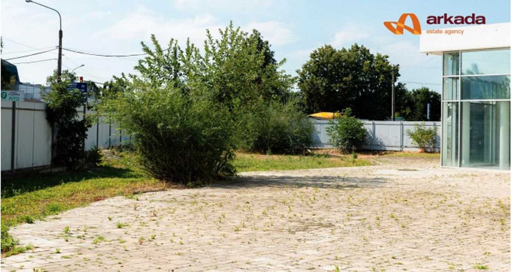 Просторе комерційне приміщення по вул. Євгена Коновальця