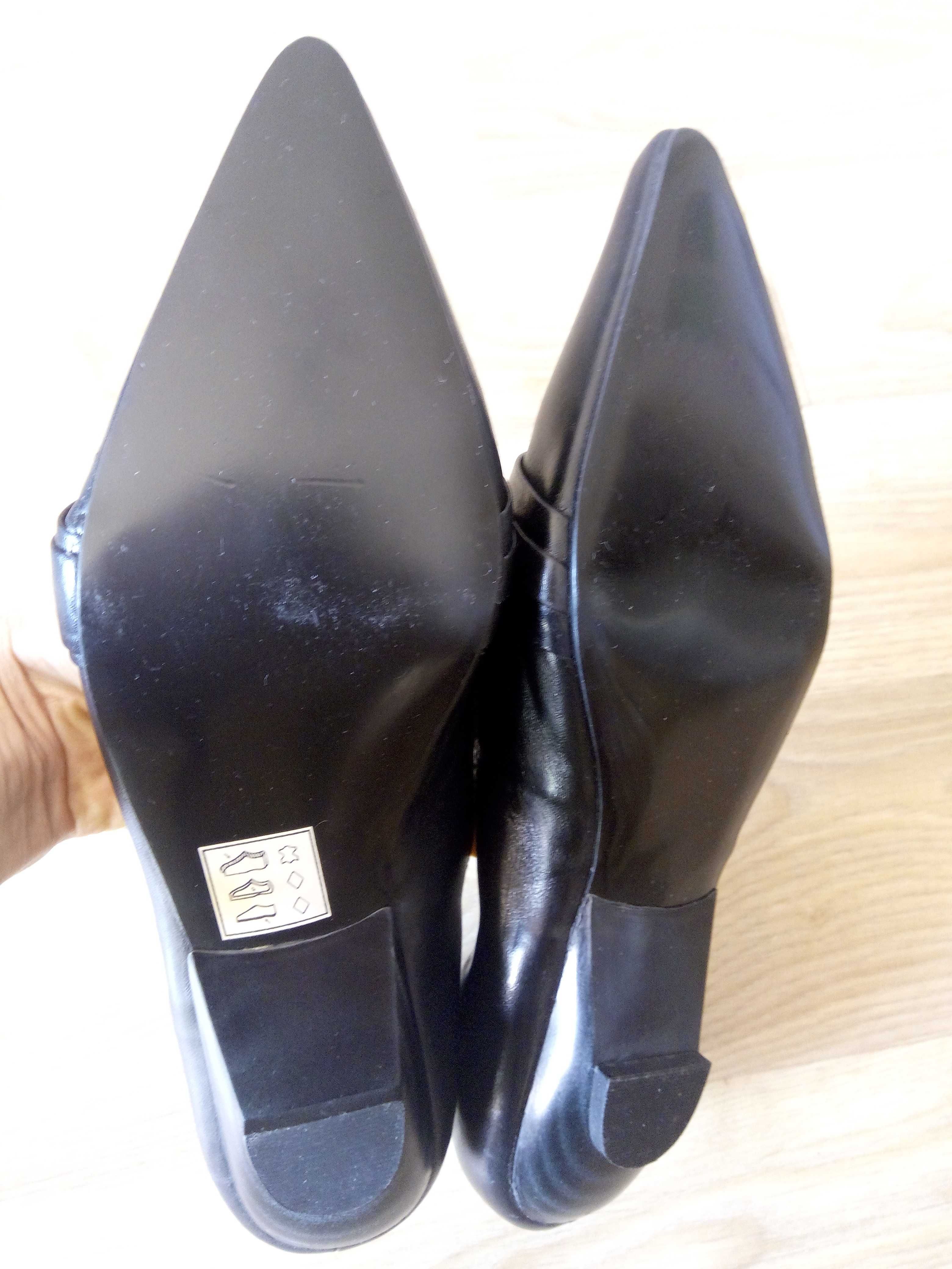 Туфлі лодочки жіночі чорні класика натур шкіра розм 6 1/2 на 40,5.