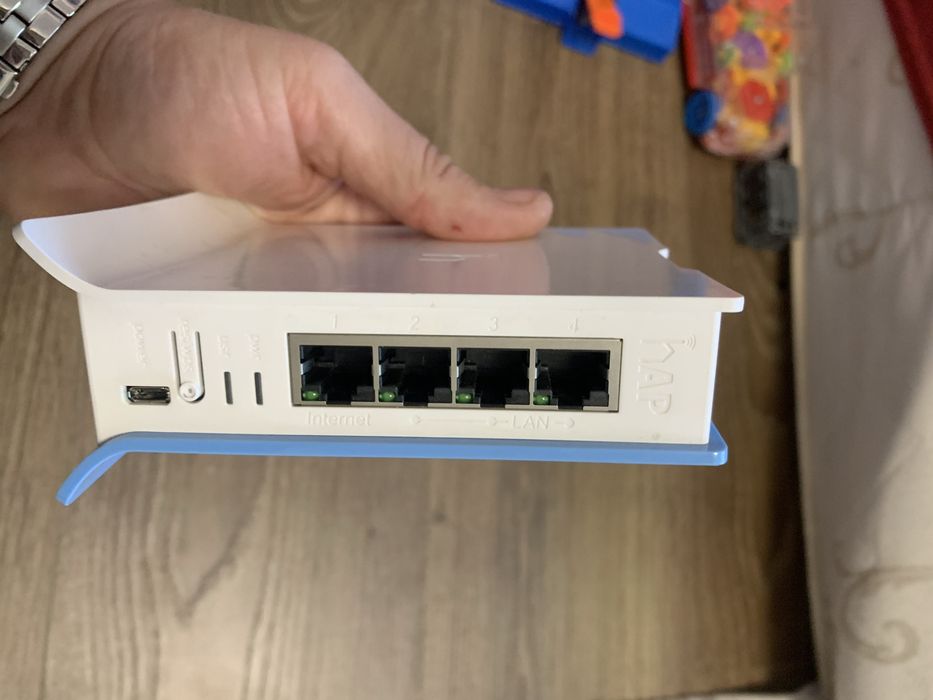 Бездротовий маршрутизатор Mikrotik hAP lite TC (RB941-2ND-TC)