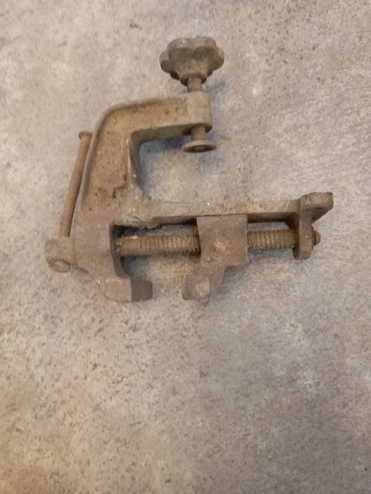 Vendo este torno muito bonito bom estado