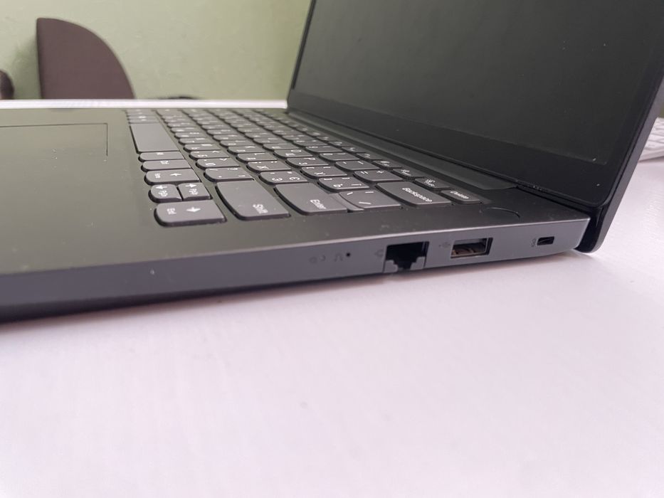 Ноутбук для роботи Lenovo