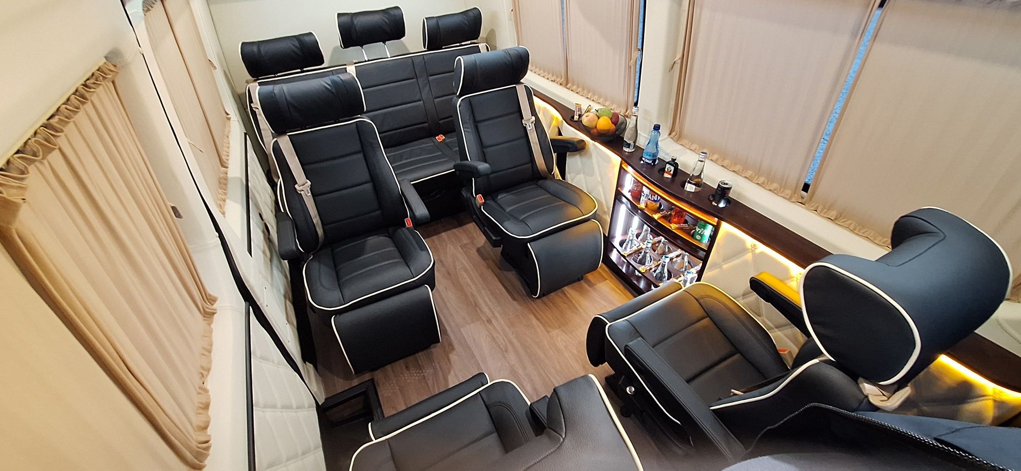 Wynajem samochodów z kierowcą przewóz osób Warszawa bus vip busy 8 9