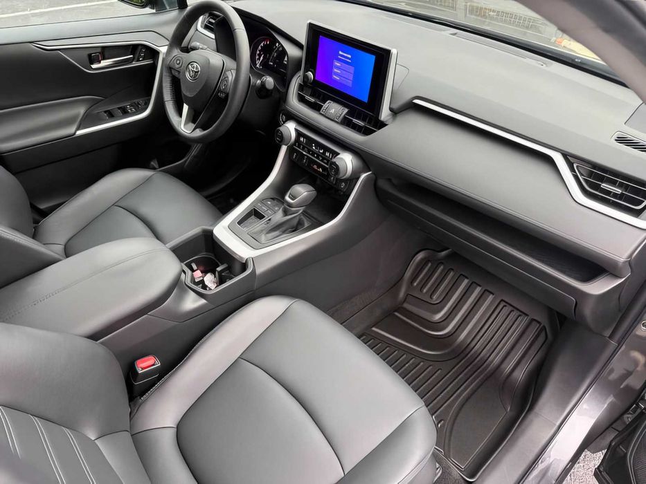 Toyota RAV4      2023