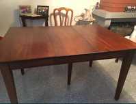 Mesa em madeira de cerejeira