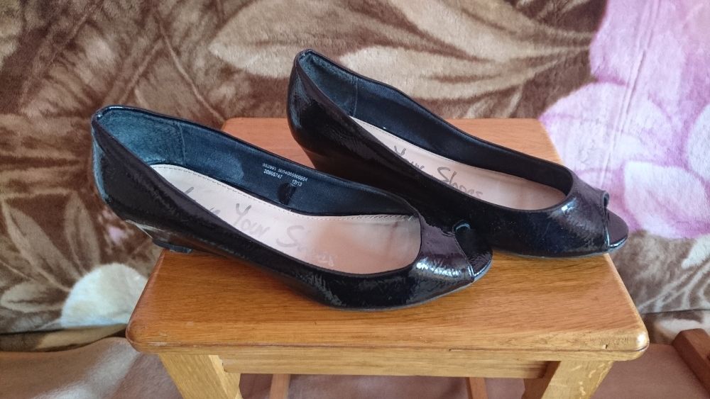 Продам жіночі босоніжки