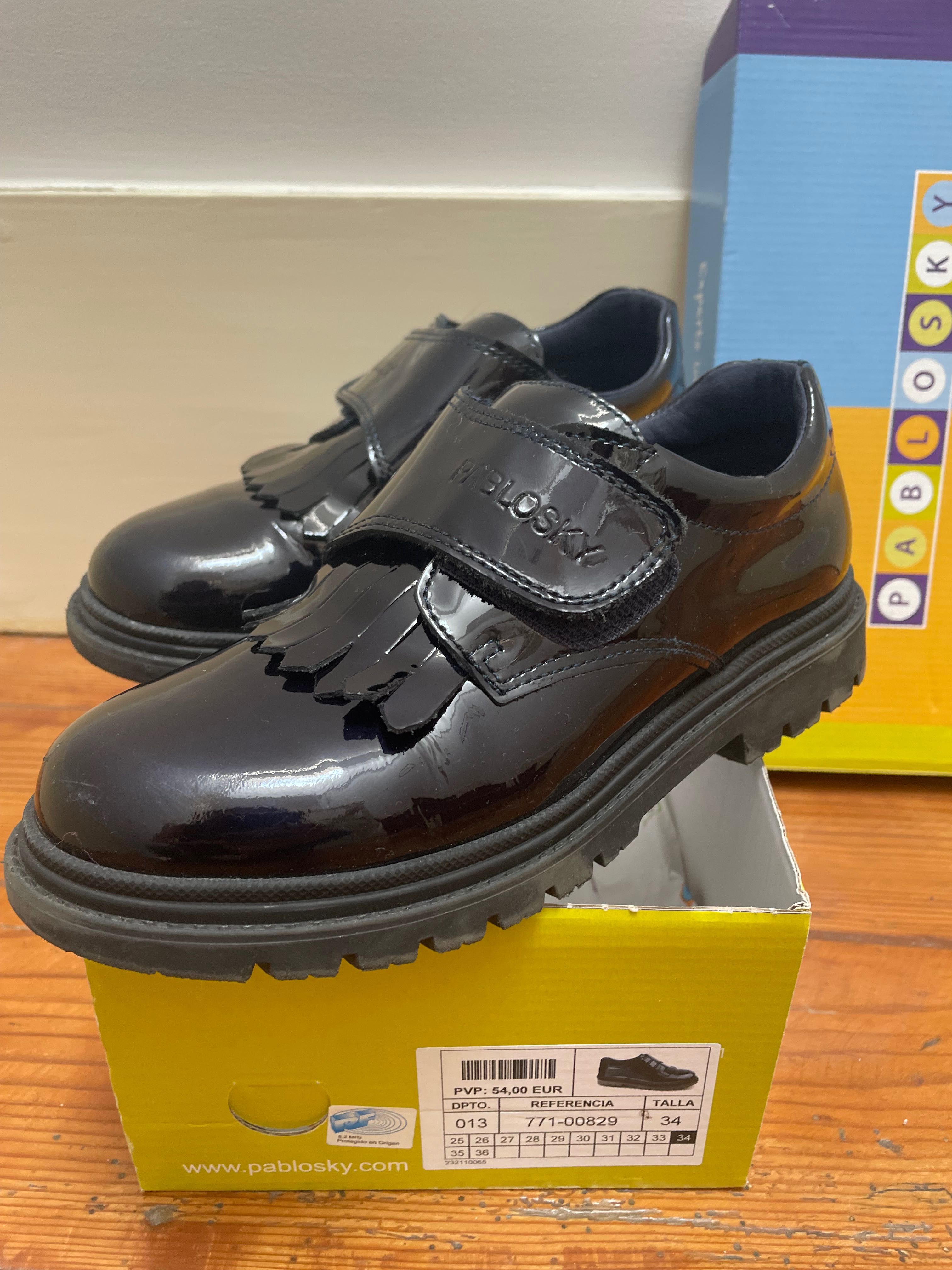 Sapatos de verniz menina de marca PABLOSKY. Tamanho 34.