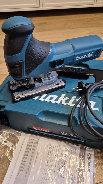 Makita Wyrzynarka z podcinaniem plus MAKPAC 720W 4351FCTJ Dioda LED