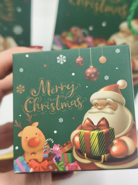 Nowe pudełka świąteczne Merry Christmas z gumką do prezentów