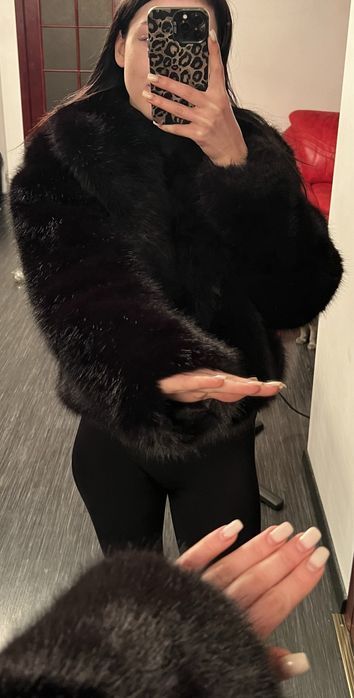 Еко-шубка чорного кольору в стилі ZARA