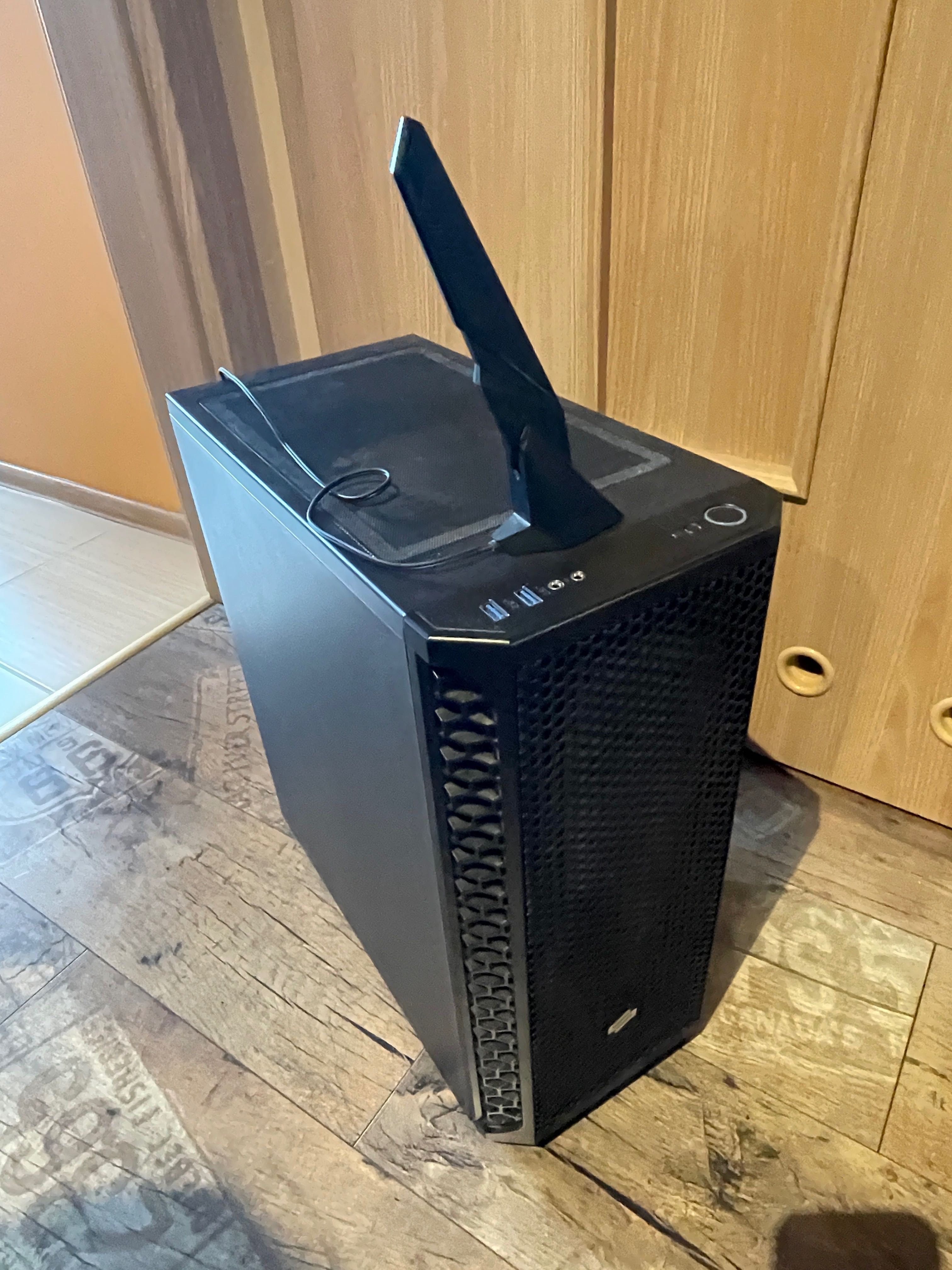 Komputer stacjonarny i7-11700K 2 monitory, myszka i klawiatura