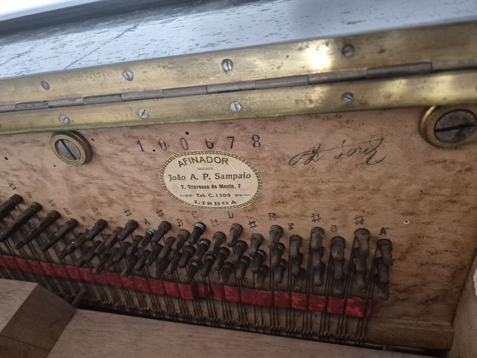 Piano Antigo com história