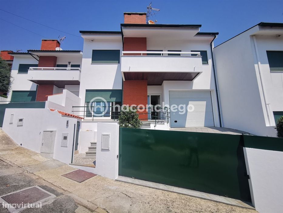 Moradia em banda T4 em Abade de Neiva, Barcelos