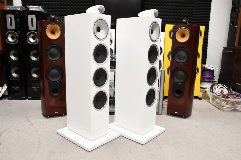 Kolumny Głośnikowe podłogowe stereo B&W Bowers & Wilkins 702 S2 białe