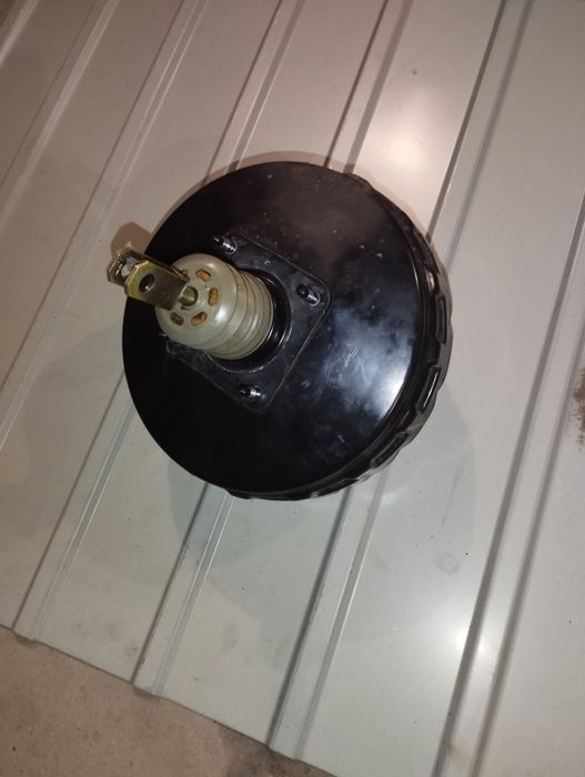 Вакуумний підсилювач гальм т4