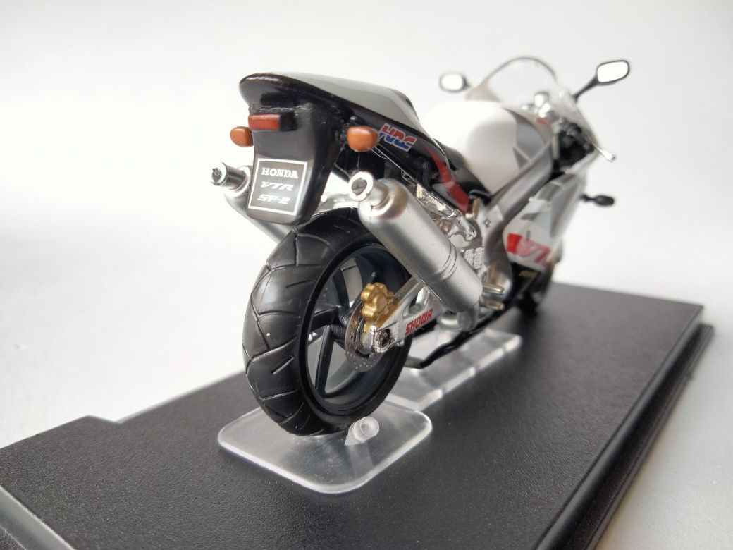 1:24 Honda VTR 1000 SP-2 (2001)