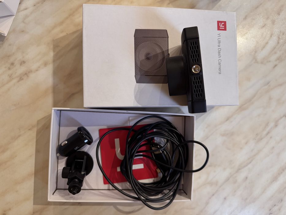 Автомобільний відеореєстратор YI Ultra Dash Camera