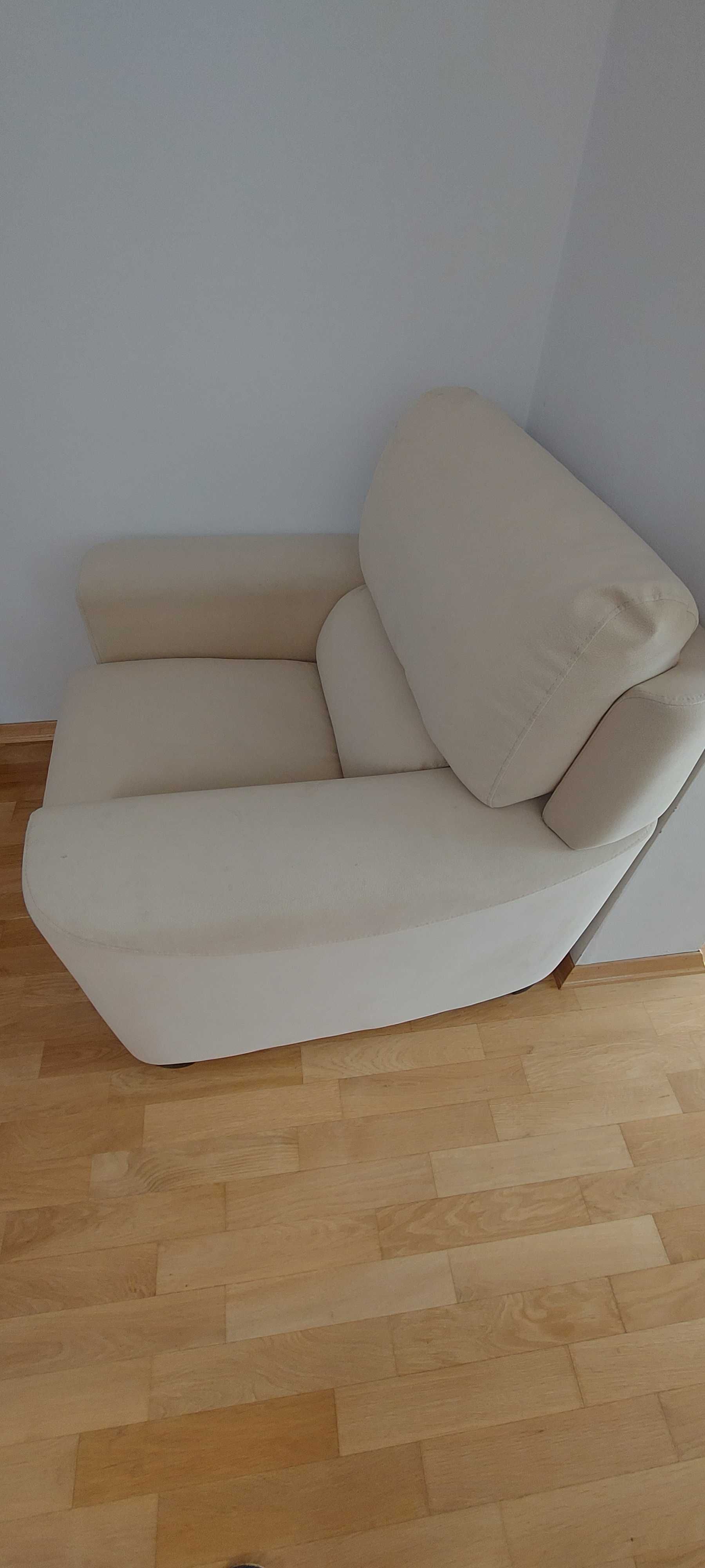 Wypoczynek (dwuosobowa sofa plus dwa fotele)