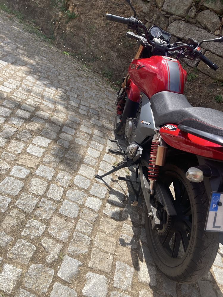 Keeway rkv 125 como nova