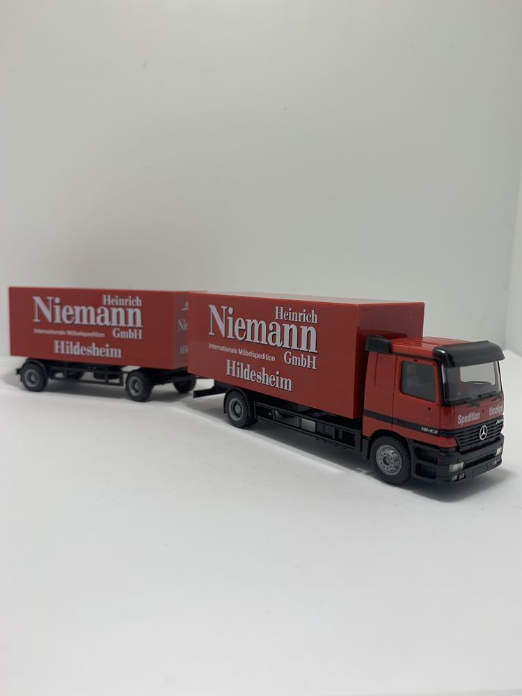 Camião Mercedes Actros da Herpa escala H0 1/87