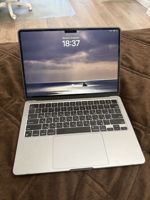 Macbook air 13 m3 8/256 100% акум ідеал 25 рік сірий