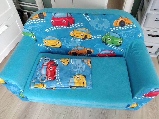 Rozkładana kanapa dziecięca i zasłony do pokoju dziecięcego
