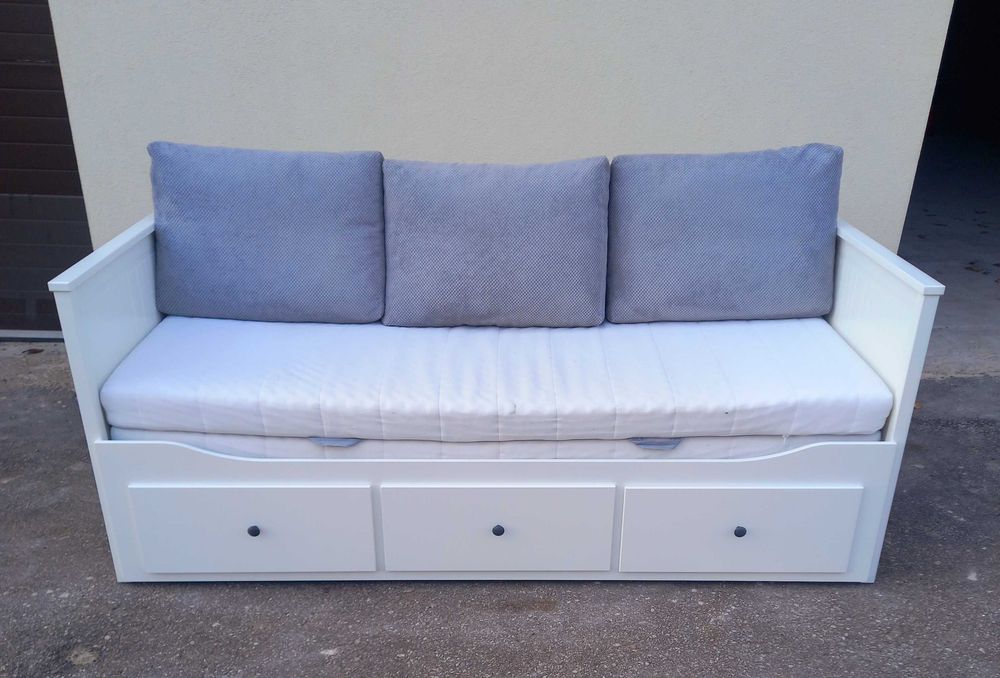 Łóżko ikea hemnes z dwoma materacami