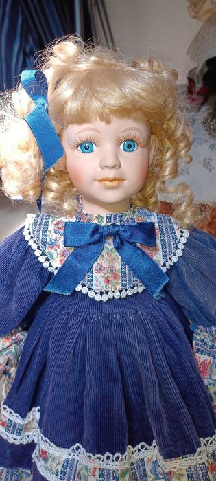 Boneca de porcelana coleção