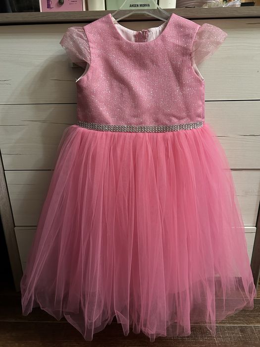 Сукня святкова на дівчинку 4-5 р