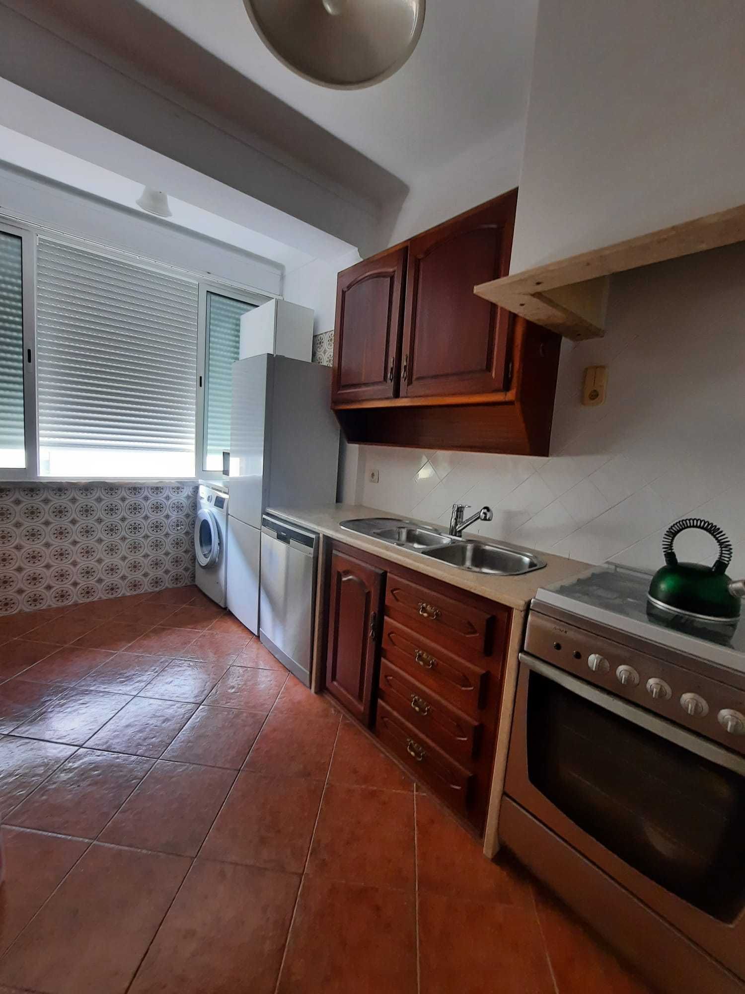 Apartamento T2 no Centro de Queijas