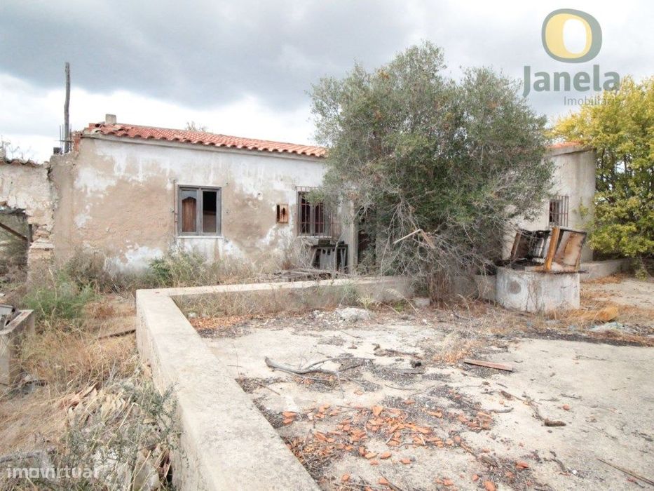 Terreno com 3,87 ha próximo de Armação de Pêra