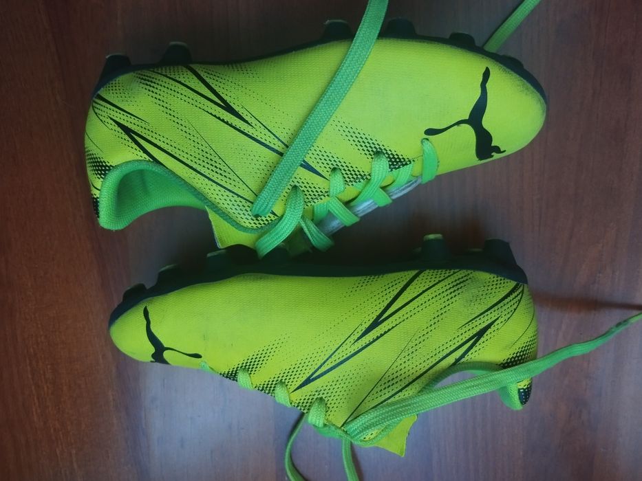 Chuteiras com pitons - marca Puma