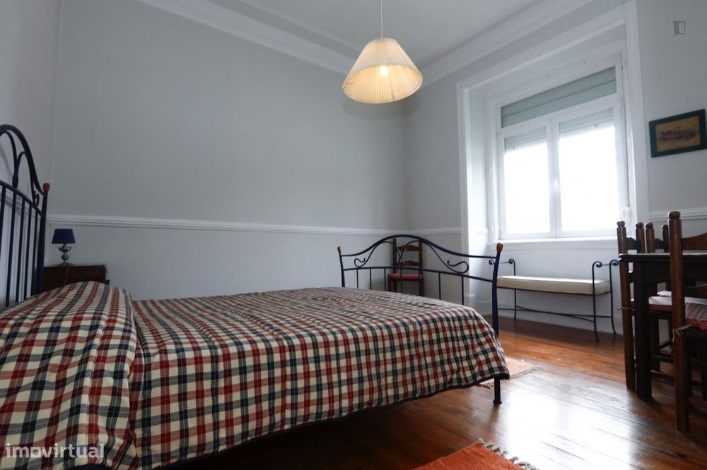 402909 - Quarto com cama de solteiro em...