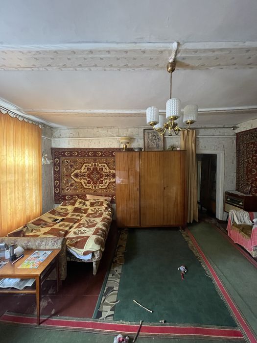 Продам частину будинку по вулиці Народного руху