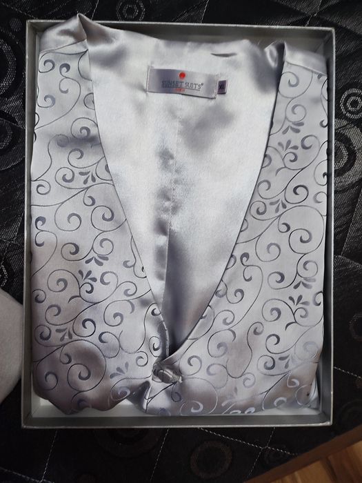 Męska kamizelka ślubna z zestawem musznik i poszetka