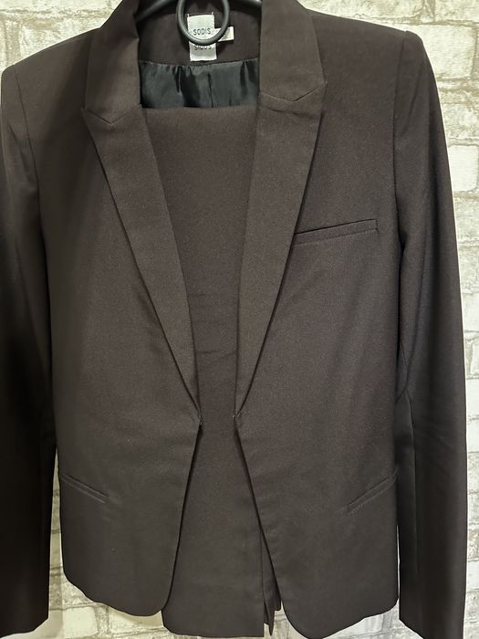 Діловий брючний костюм .